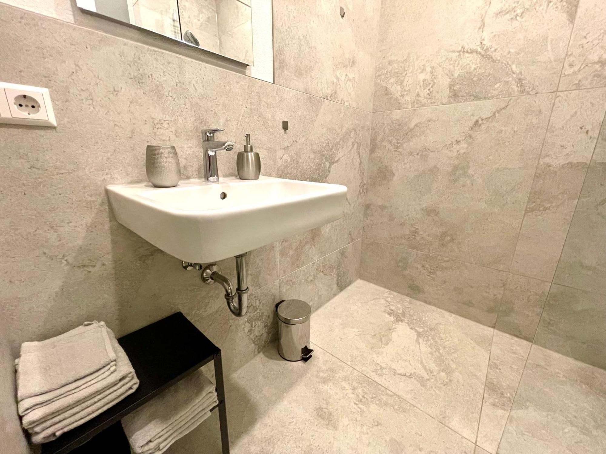 Neu Wunderschoenenes Weisses Apartament Am Schloessle Zentrum Goldstadt Pforzheim Buitenkant foto